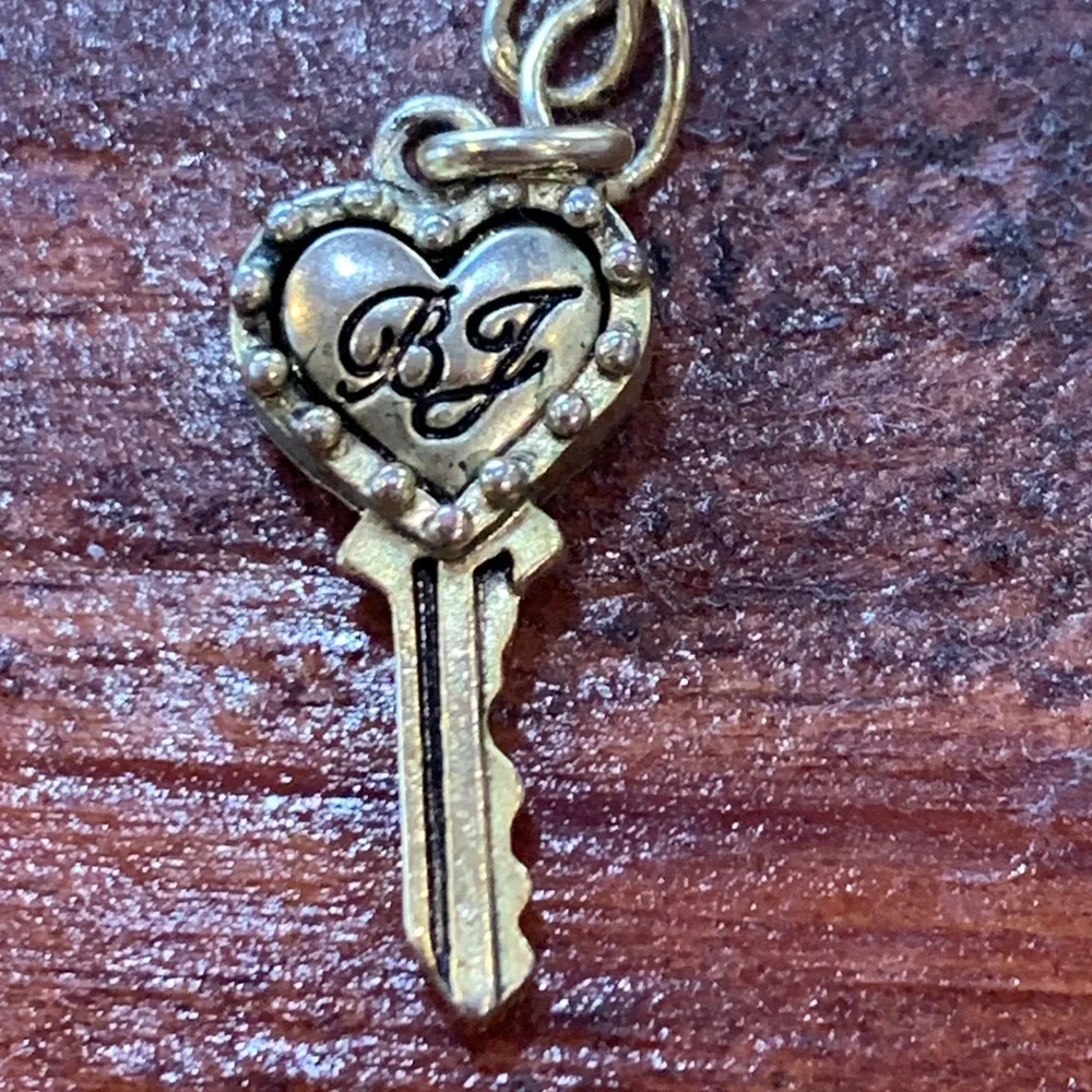 Vintage Betsey Johnson Gold 3D Rose Flower Necklace - Picture 12 of 17